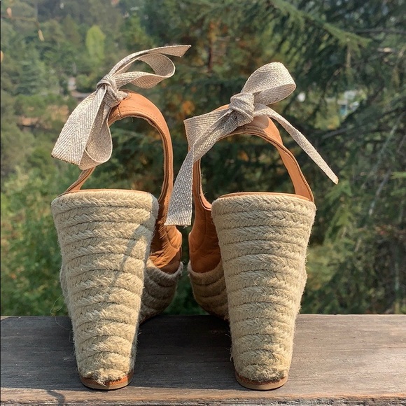 Coach Wedge - Picture 2 of 7